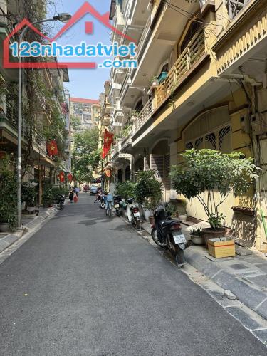Cần bán gấp nhà phố Khu Đô Thị Định Công,phân lô ô tô vỉa hè đá bóng,tiện ích bạt ngàn,VIP - 1