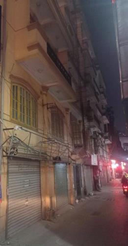 NHÀ MẶT PHỐ ĐẸP TRUNG KÍNH - CẦU GIẤY - 42/50M2 - MẶT TIỀN RỘNG 6,3M. - Vị trí : Mặt phố T - 1