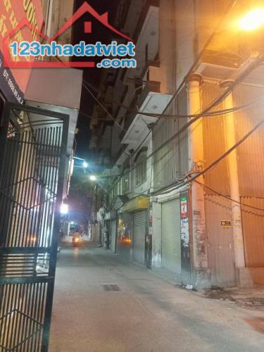 NHÀ MẶT PHỐ ĐẸP TRUNG KÍNH - CẦU GIẤY - 42/50M2 - MẶT TIỀN RỘNG 6,3M. - Vị trí : Mặt phố T - 2