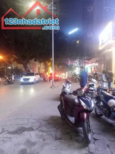 NHÀ MẶT PHỐ ĐẸP TRUNG KÍNH - CẦU GIẤY - 42/50M2 - MẶT TIỀN RỘNG 6,3M. - Vị trí : Mặt phố T - 3