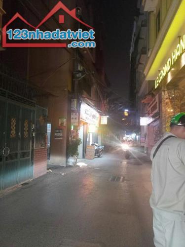 NHÀ MẶT PHỐ ĐẸP TRUNG KÍNH - CẦU GIẤY - 42/50M2 - MẶT TIỀN RỘNG 6,3M. - Vị trí : Mặt phố T - 4