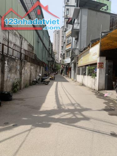 Nhà đẹp Nguyễn Khánh Toàn 50m2*5T, mt 4.5m kinh doanh, gần ô tô, 2 thoáng 15.8 tỷ