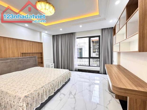 Nhà đẹp Nguyễn Khánh Toàn 50m2*5T, mt 4.5m kinh doanh, gần ô tô, 2 thoáng 15.8 tỷ - 2