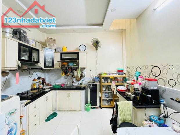 XE HƠI ĐỖ SÁT NHÀ-2 TẦNG-2PN-45M2-Ở NGAY-PHẠM VĂN CHIÊU-P14 GÒ VẤP-NHỈNH 4 TỶ TL - 2
