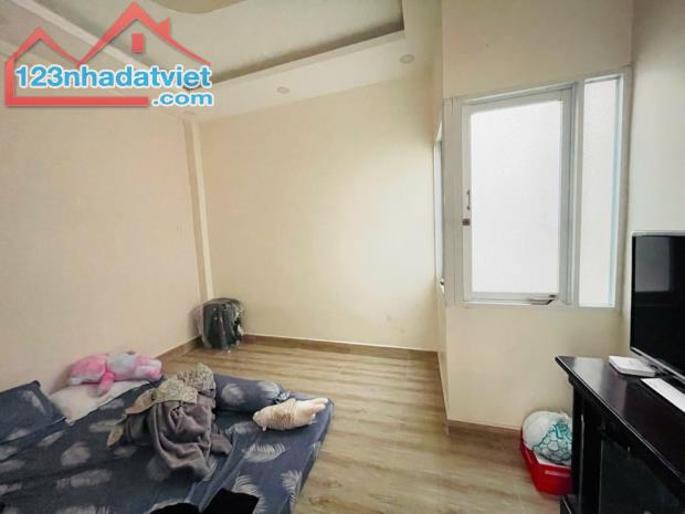 XE HƠI ĐỖ SÁT NHÀ-2 TẦNG-2PN-45M2-Ở NGAY-PHẠM VĂN CHIÊU-P14 GÒ VẤP-NHỈNH 4 TỶ TL - 4