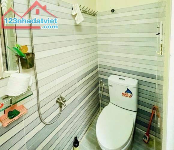 XE HƠI ĐỖ SÁT NHÀ-2 TẦNG-2PN-45M2-Ở NGAY-PHẠM VĂN CHIÊU-P14 GÒ VẤP-NHỈNH 4 TỶ TL - 5