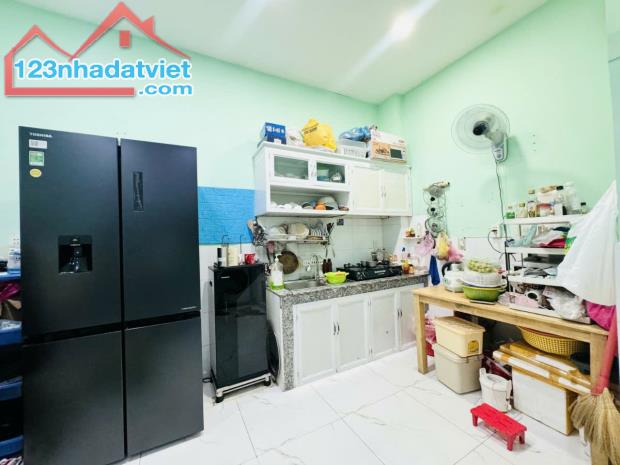 Nhà 2 tầng, chỗ đậu ô tô Âu Cơ, P.9, Tân Bình, 4.35 tỷ - 2
