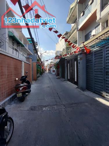 Sát MẶT TIỀN Lê Quang Định (4.5m x 8m), Ô TÔ QUAY ĐẦU, chỉ 5.15 tỷ