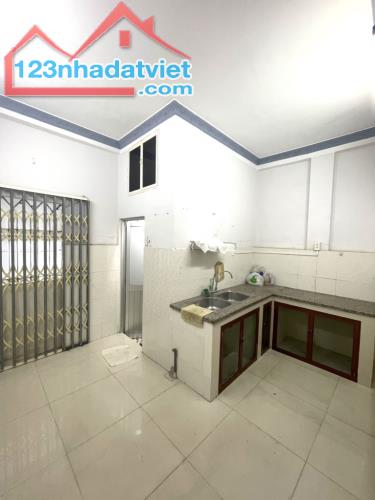NHÀ ĐẸP QUANG TRUNG GV - GẦN NGÃ 4 VỚI PHẠM VĂN CHIÊU - 2 MẶT HẺM TRƯỚC SAU - 40M² - 3 TẦN - 2