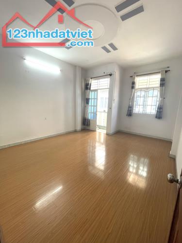NHÀ ĐẸP QUANG TRUNG GV - GẦN NGÃ 4 VỚI PHẠM VĂN CHIÊU - 2 MẶT HẺM TRƯỚC SAU - 40M² - 3 TẦN - 5
