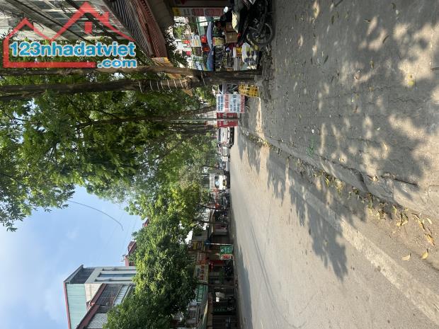 Ngõ 15 Ngọc Hồi, sát vách bến xe nước ngầm, đường oto tránh