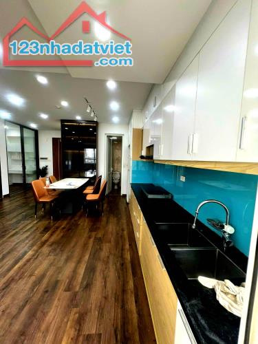Chính chủ bán gấp chung cư Tòa B Golden Palace MễTrì, Nam Từ Liêm. DT: 90m2 – 2PN. 6,15 - 3