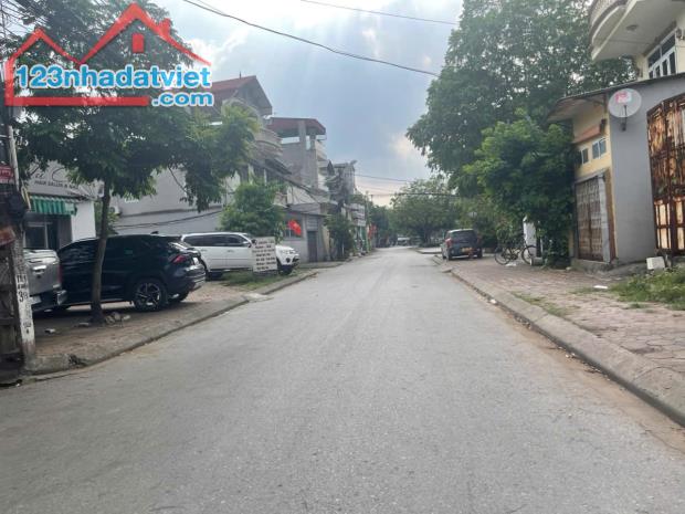 Bán 95m đất mặt phố Xuân Đỗ, đường ô tô tránh, gần trường, gần chợ