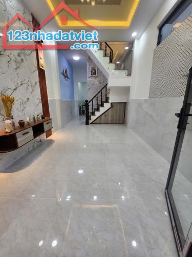 quận 8 ,hẻm xe hơi , 3 tầng ,nhỉnh 4,x tỷ - 1