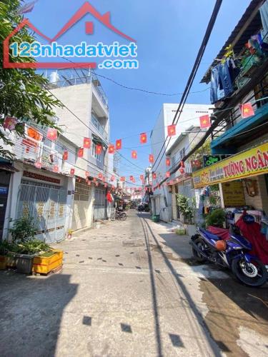 SIÊU PHẨM LÔ GÓC HXH-KHU VỰC VIP QUA Q5, Q1 CHỈ 5 PHÚT - SỔ ĐẸP- DƯƠNG BÁ TRẠC- QUẬN 8.