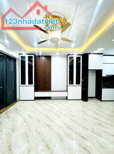 NHÀ MỚI XÂY,CHỦ CẦN BÁN GẤP, 37M ,4 TẦNG, MẶT TIỀN 4M ,KIẾN TRÚC HIỆN ĐẠI ,GẦN PHỐ TRUNG T