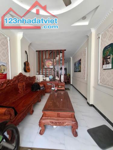 NHÀ MỚI XÂY,CHỦ CẦN BÁN GẤP, 37M ,4 TẦNG, MẶT TIỀN 4M ,KIẾN TRÚC HIỆN ĐẠI ,GẦN PHỐ TRUNG T - 3