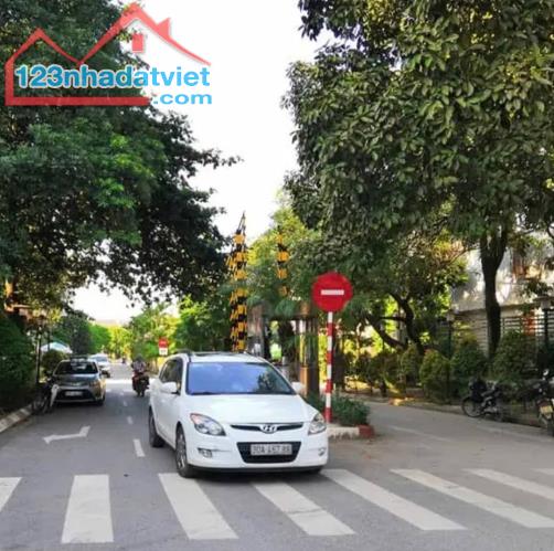 Biệt thự Tây mỗ cạnh Vinsmart DT 200m giá 30 ty