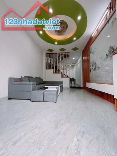 Bán nhà phố Mai Động, Hoàng Mai 43m, 4 tầng. Giá: 8.5 tỷ. LH: 0937158386