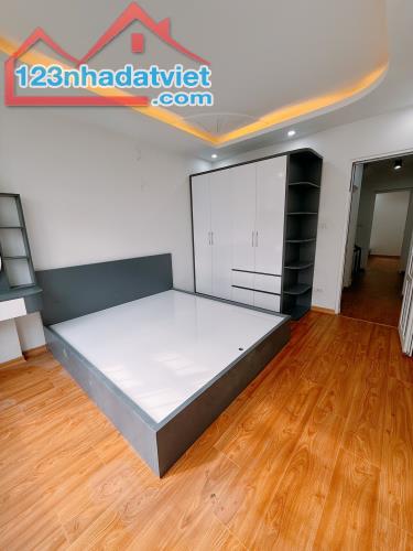 Bán nhà phố Mai Động, Hoàng Mai 43m, 4 tầng. Giá: 8.5 tỷ. LH: 0937158386 - 1