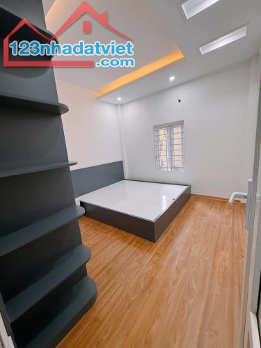 Bán nhà phố Mai Động, Hoàng Mai 43m, 4 tầng. Giá: 8.5 tỷ. LH: 0937158386 - 3