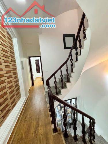 Bán nhà phố Mai Động, Hoàng Mai 43m, 4 tầng. Giá: 8.5 tỷ. LH: 0937158386 - 4