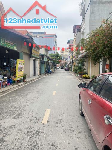 Đất Trâu Quỳ, ngay gần mặt phố kinh doanh sầm uất, chỉ 4.3 tỷ. LH: 0379483926