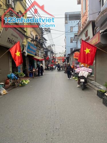 Đất Trâu Quỳ, ngay gần mặt phố kinh doanh sầm uất, chỉ 4.3 tỷ. LH: 0379483926 - 1