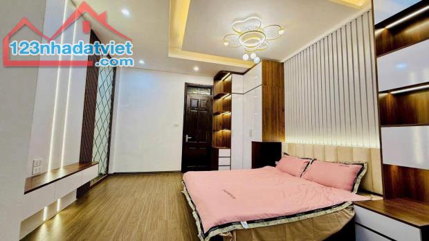 Bán nhà phố Hoàng Mai - Hoàng Văn Thụ, 43m, 4 tầng. Giá: 7.5 tỷ. LH: 0937158386 - 3