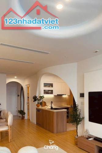Bán căn dt 135,7m giá rẻ nhất thị trường đối với căn góc view sông hồng và Hồ Tây 18 tỷ .