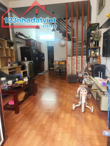 Nhà 45m đất tặng nhà 2 tầng ô tô vào tân  NHÀ DÂN XÂY vô cùng chắc chắn nơi bán tại Phượng