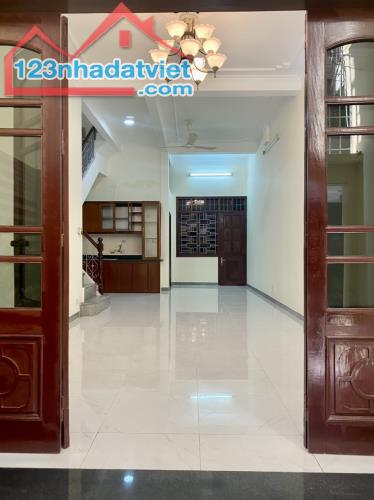 Cho thuê gấp giá rẻ nguyên căn Giáp Nhị 52m, 5 tầng, mặt tiền 5.3m, 15 tr/th, Hoàng Mai. - 1