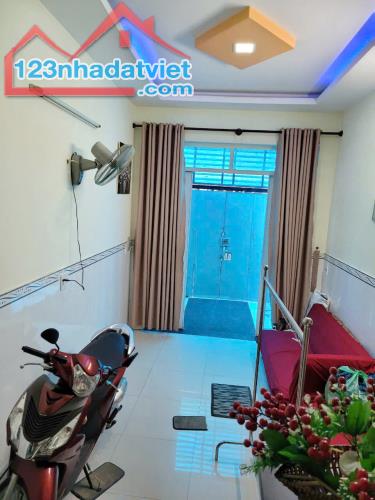 Nhà HXH 2 lầu đúc kiên cố Hưng Phú P10Q8 - Giá 5.5 tỷ - 2
