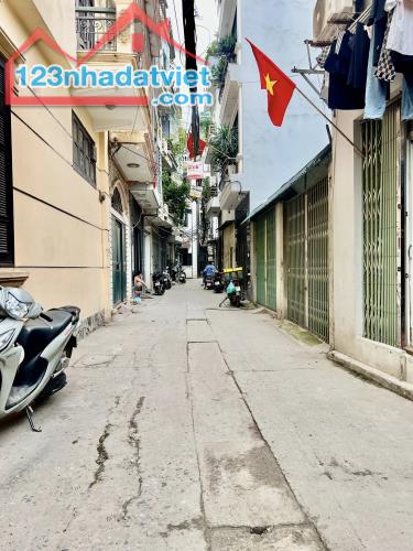 Giá Siêu Rẻ! Nhà Mới Định Công-40m2x5T-Ô Tô Ngay Cửa-Chỉ 6.5 Tỷ-Lô góc.