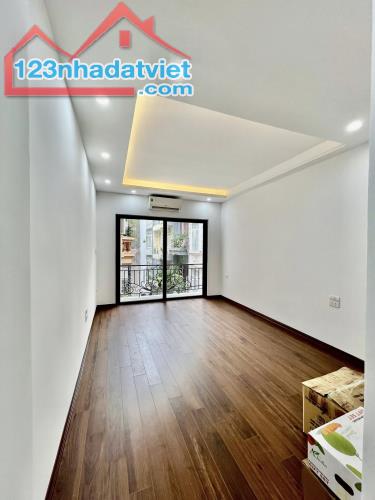Giá Siêu Rẻ! Nhà Mới Định Công-40m2x5T-Ô Tô Ngay Cửa-Chỉ 6.5 Tỷ-Lô góc. - 3