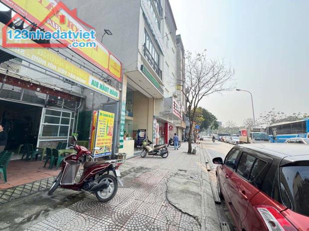 Bán nhà mặt phố Cổ Linh, Long Biên vỉa hè oto tránh kinh doanh sầm uất 155m, mặt tiền: 6m - 1