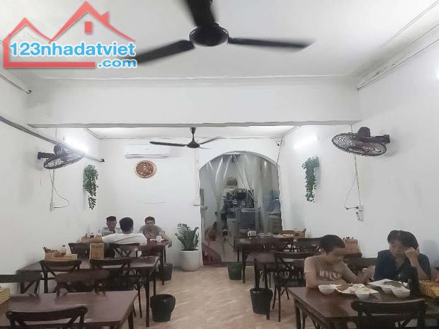 Bán nhà mặt phố Cổ Linh, Long Biên vỉa hè oto tránh kinh doanh sầm uất 155m, mặt tiền: 6m - 2