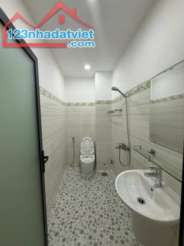 Cần vốn bán gấp nhà gần Võ Văn Kiệt giá chỉ 2,78tỷ. Trần Tuấn Khải, Phường 5, Quận 5 - 4
