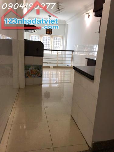 Nhà Nguyễn Đình Chiểu, Q3 - 150m2 SD, chỉ 8.9 đồng - 3