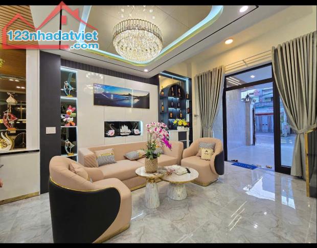 + Nhà 3 tầng mới xây nội thất châu âu siêu đẹp, Biển Nguyễn Tất Thành 100m, khu bãi tắm