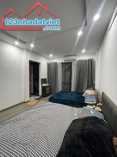 MỘT NHÀ RA Ô TÔ TRÁNH KIM NGƯU  37M 5T MT 4,3M NGÕ RỘNG 3M MỚI Ở LUÔN GIÁ CÓ 9,5 TỶ. - 1
