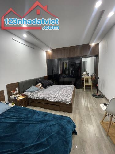 MỘT NHÀ RA Ô TÔ TRÁNH KIM NGƯU  37M 5T MT 4,3M NGÕ RỘNG 3M MỚI Ở LUÔN GIÁ CÓ 9,5 TỶ. - 3