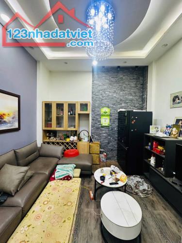 Bán nhà phố Nguyễn Đức Cảnh, Hoàng Mai, 44m, 5 tầng, MT 4m, cách 50m mặt phố ô tô tránh.