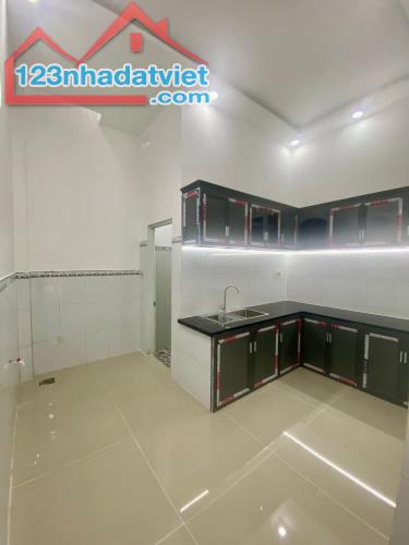 NHÀ 2 TẦNG - MẶT TIỀN ĐƯỜNG NHỰA TRẦN THỊ BỐC - THỚI TAM THÔN HÓC MÔN ĐI BỘ RA CHỢ HÓC MÔN - 3