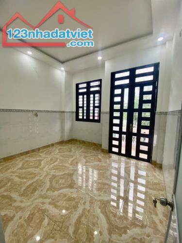 NHÀ 2 TẦNG - MẶT TIỀN ĐƯỜNG NHỰA TRẦN THỊ BỐC - THỚI TAM THÔN HÓC MÔN ĐI BỘ RA CHỢ HÓC MÔN - 4