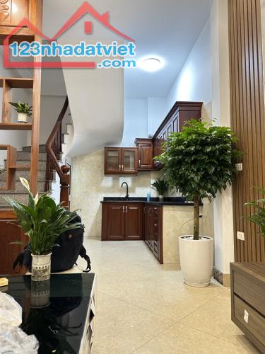 BÁN NHÀ 30M2*5 TẦNG Ô TÔ ĐỖ CỬA - HOÀNG MAI- HÀ NỘI - 2