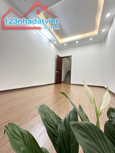 BÁN NHÀ 30M2*5 TẦNG Ô TÔ ĐỖ CỬA - HOÀNG MAI- HÀ NỘI - 3