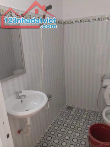 Bán gấp nhà HXH 154 Đường Âu Dương Lân, P3 Q8. Dòng tiền cực tốt. DT40m2. Giá chỉ 4.8tỷ. - 4