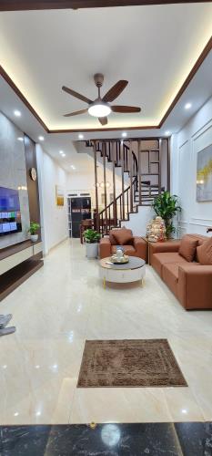 NHÀ ĐẸP LUNG LINH – 4 PHÒNG NGỦ – NỘI THẤT CAO CẤP – NGÕ THÔNG BA GÁC – KHU VỰC HIẾM NHÀ B