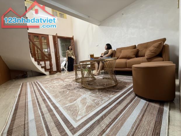 BÁN NHÀ -NGUYỄN LƯƠNG BẰNG-ĐỐNG ĐA-DÂN XÂY  TRƯỚC NHÀ RỘNG 3M GẦN XÁT PHỐ